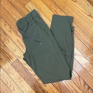 Lululemon On The Fly 7/8 Pant Green Size 2